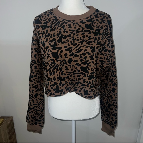 Socialite NWT Cropped Sweatshirt Leopard - Picture 2 of 6